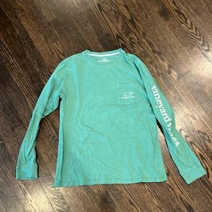 Vineyard Vines classic long sleeve t shirt. Heathered green with white. Size S